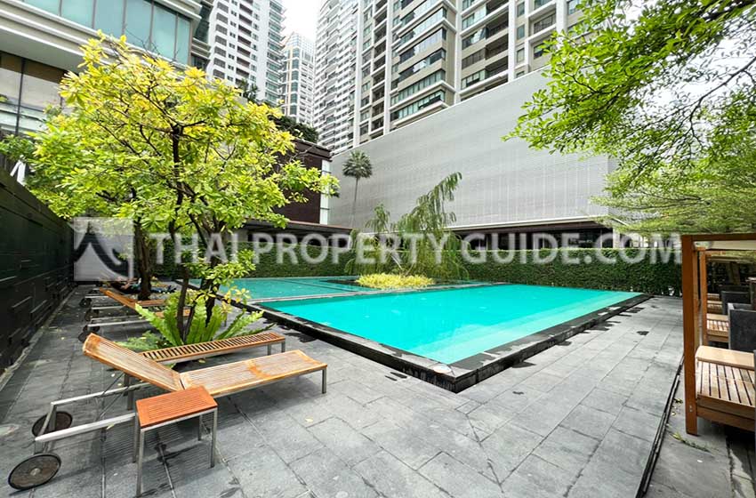 Condominium in Sukhumvit : The Emporio Place 