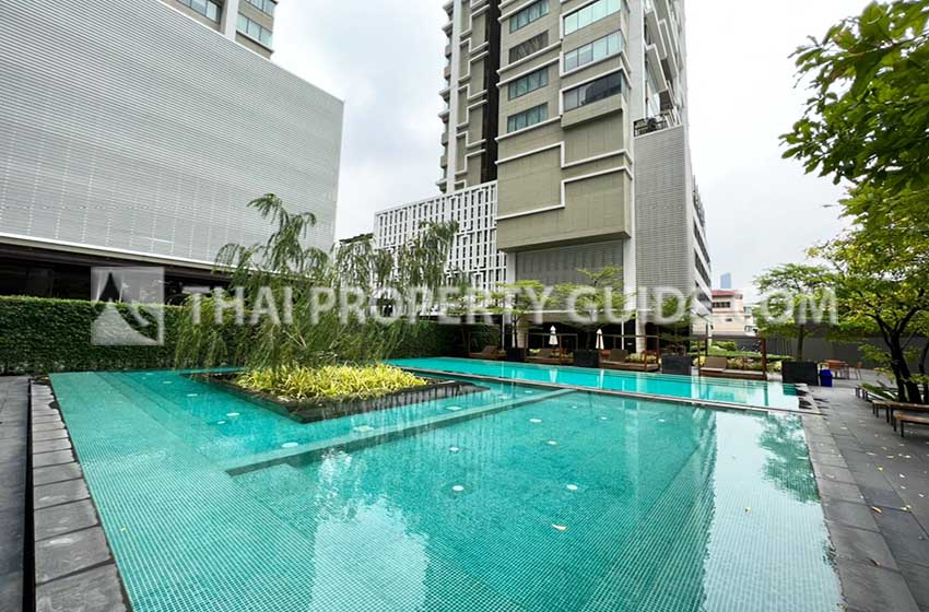Condominium in Sukhumvit : The Emporio Place 
