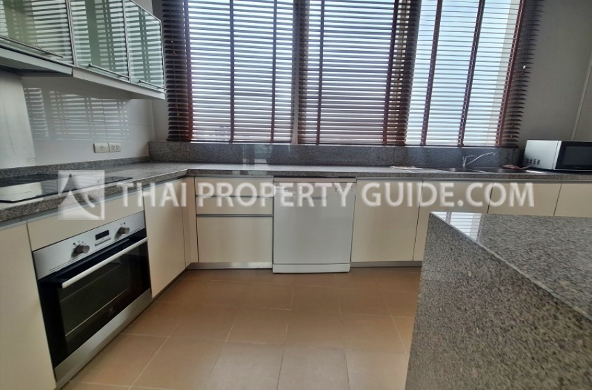Condominium in Sukhumvit : Millennium Residence 