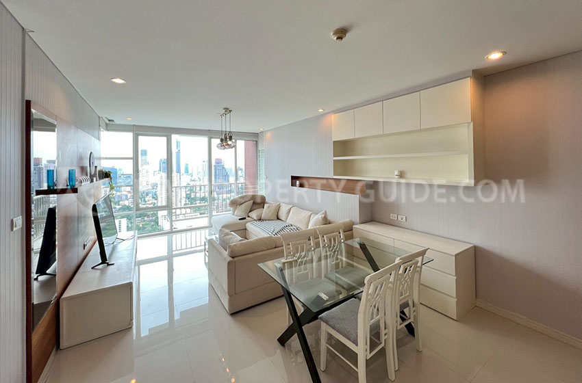 Condominium in Sukhumvit : FullerTon Condominium 