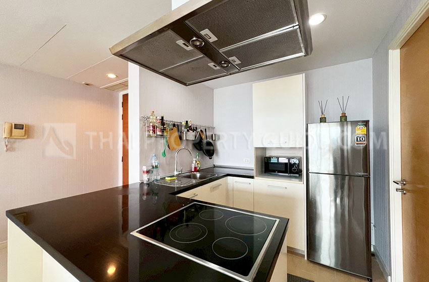 Condominium in Sukhumvit : FullerTon Condominium 