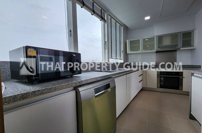 Condominium in Sukhumvit : Millennium Residence 