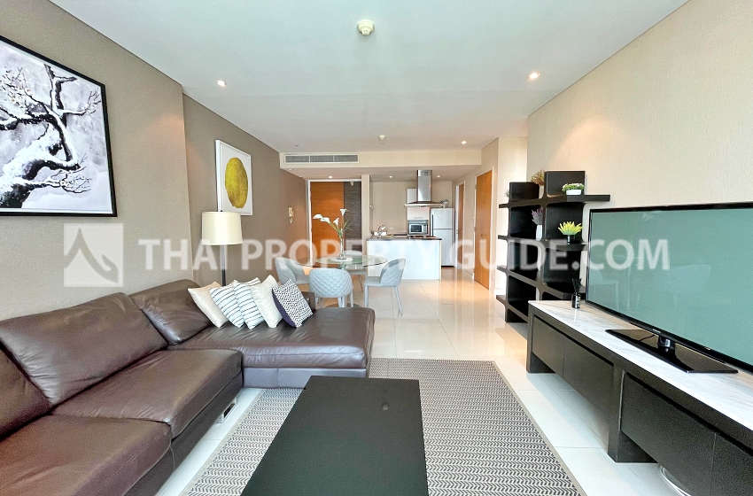 Condominium in Sukhumvit : FullerTon Condominium 