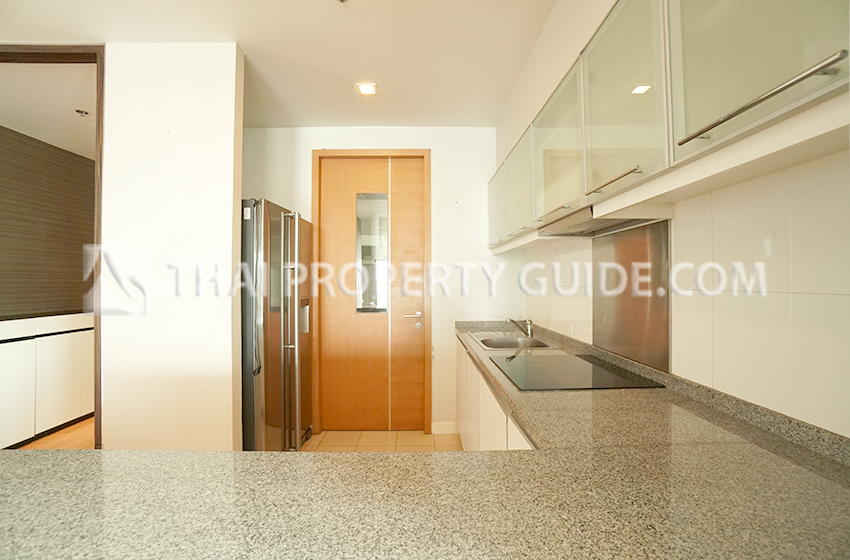 Condominium in Sukhumvit : Millennium Residence 