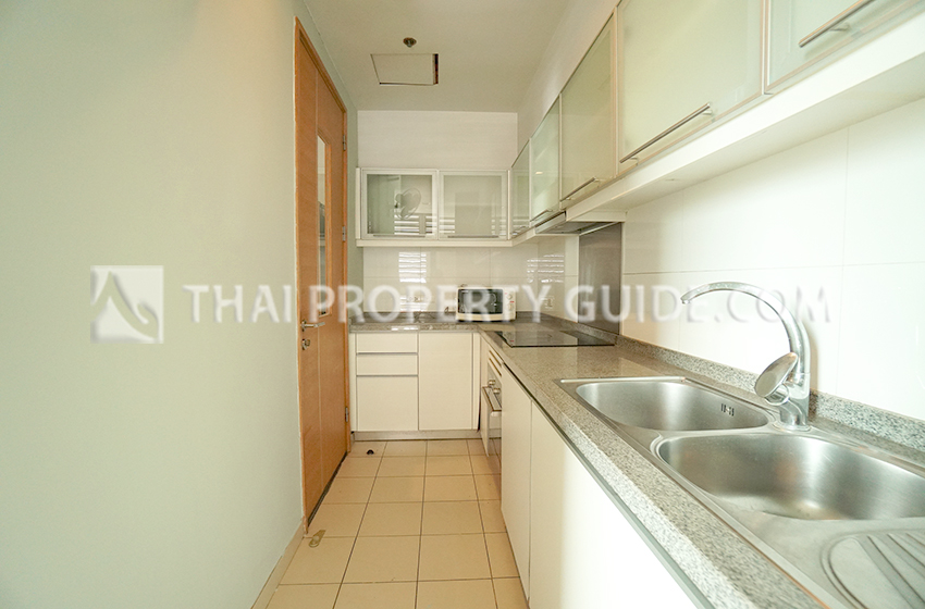 Condominium in Sukhumvit : Millennium Residence 