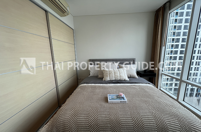 Condominium in Sukhumvit : FullerTon Condominium 