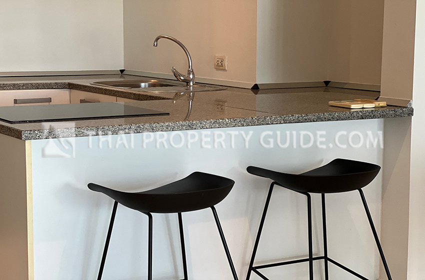 Condominium in Sukhumvit : FullerTon Condominium 