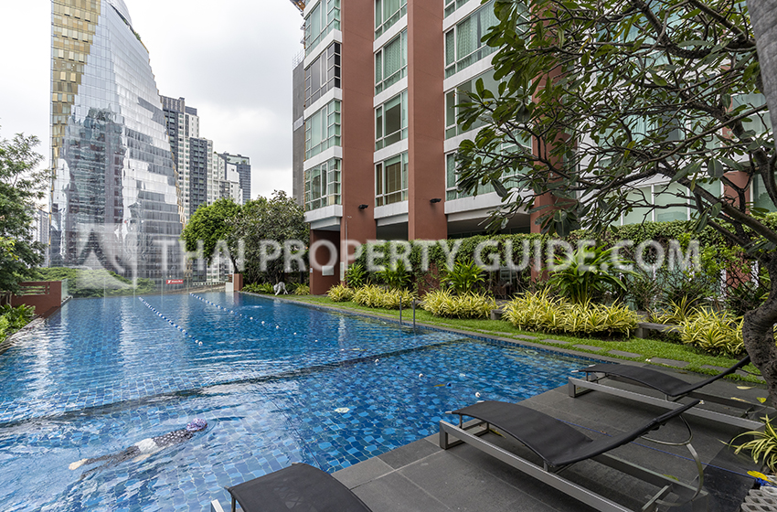 Condominium in Sukhumvit : FullerTon Condominium 