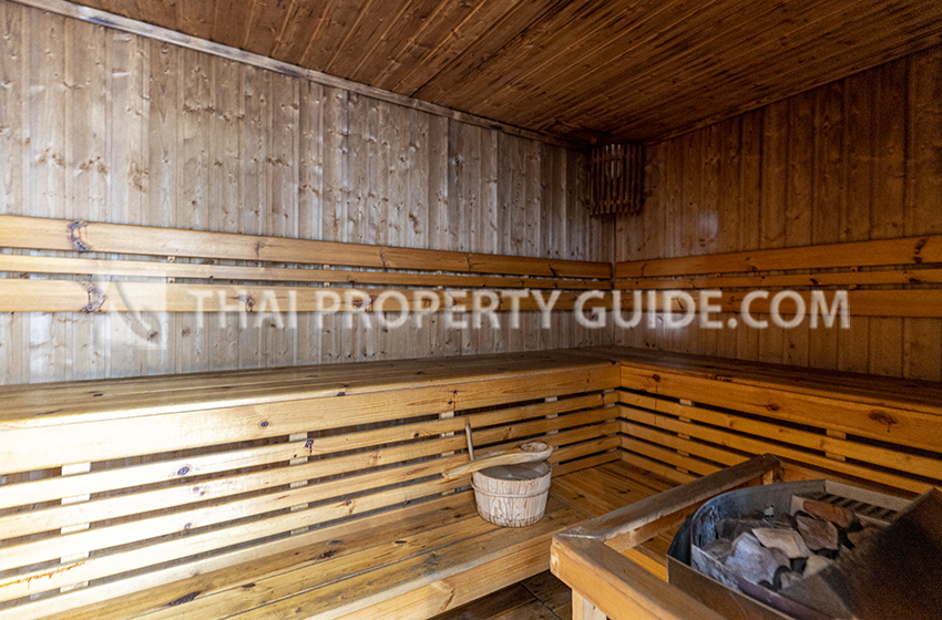 Condominium in Sukhumvit : FullerTon Condominium 