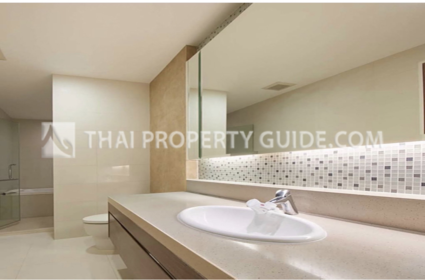 Condominium in Sukhumvit : Bright Sukhumvit 24 
