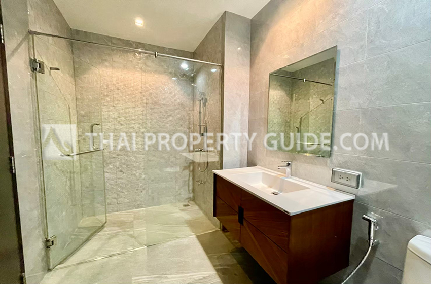 Condominium in Sukhumvit : The Madison Condominium 
