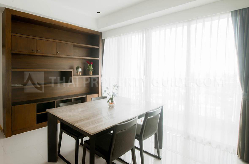 Condominium in Sukhumvit : The Emporio Place 
