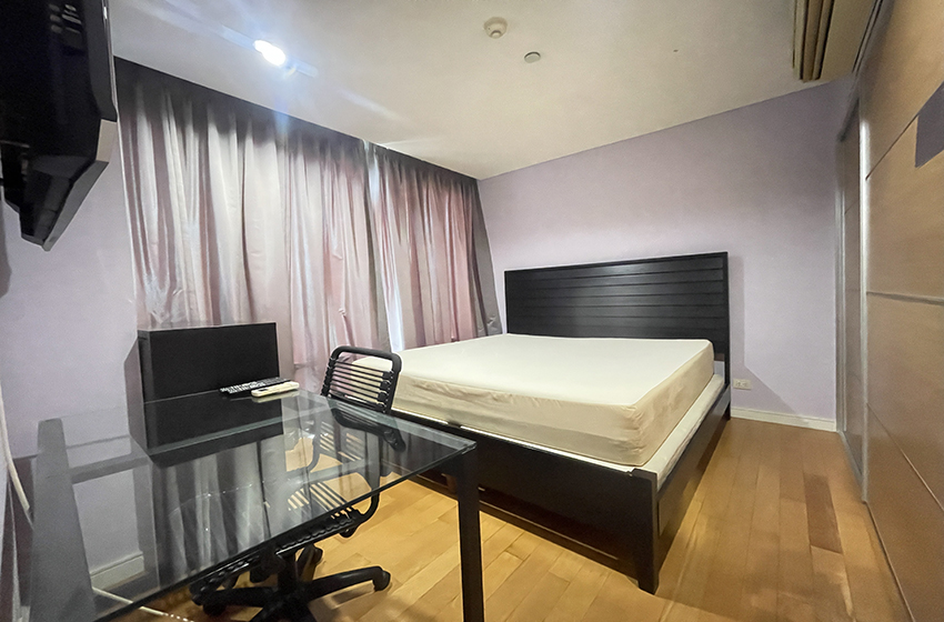 Condominium in Sukhumvit : FullerTon Condominium 