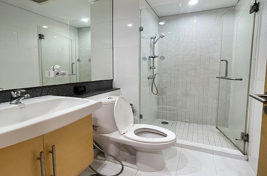 Condominium in Sukhumvit : FullerTon Condominium 