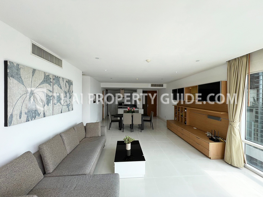 Condominium in Sukhumvit : FullerTon Condominium 