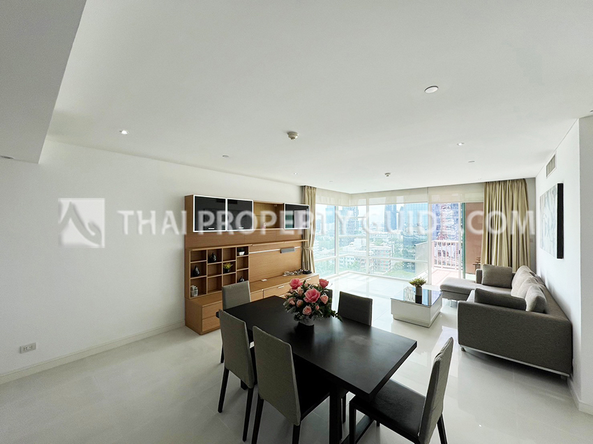 Condominium in Sukhumvit : FullerTon Condominium 