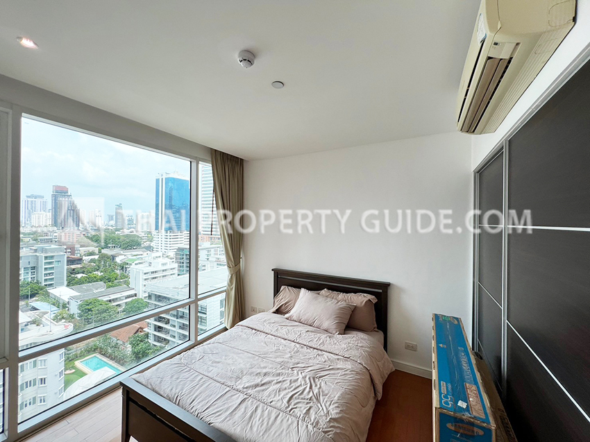 Condominium in Sukhumvit : FullerTon Condominium 