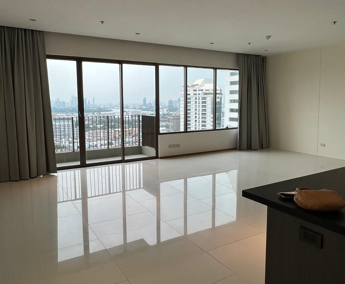 House with Shared Pool for rent in Bangnatrad