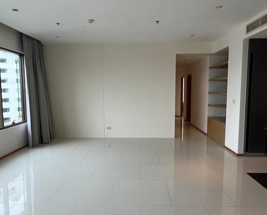 Condominium in Sukhumvit : The Emporio Place 