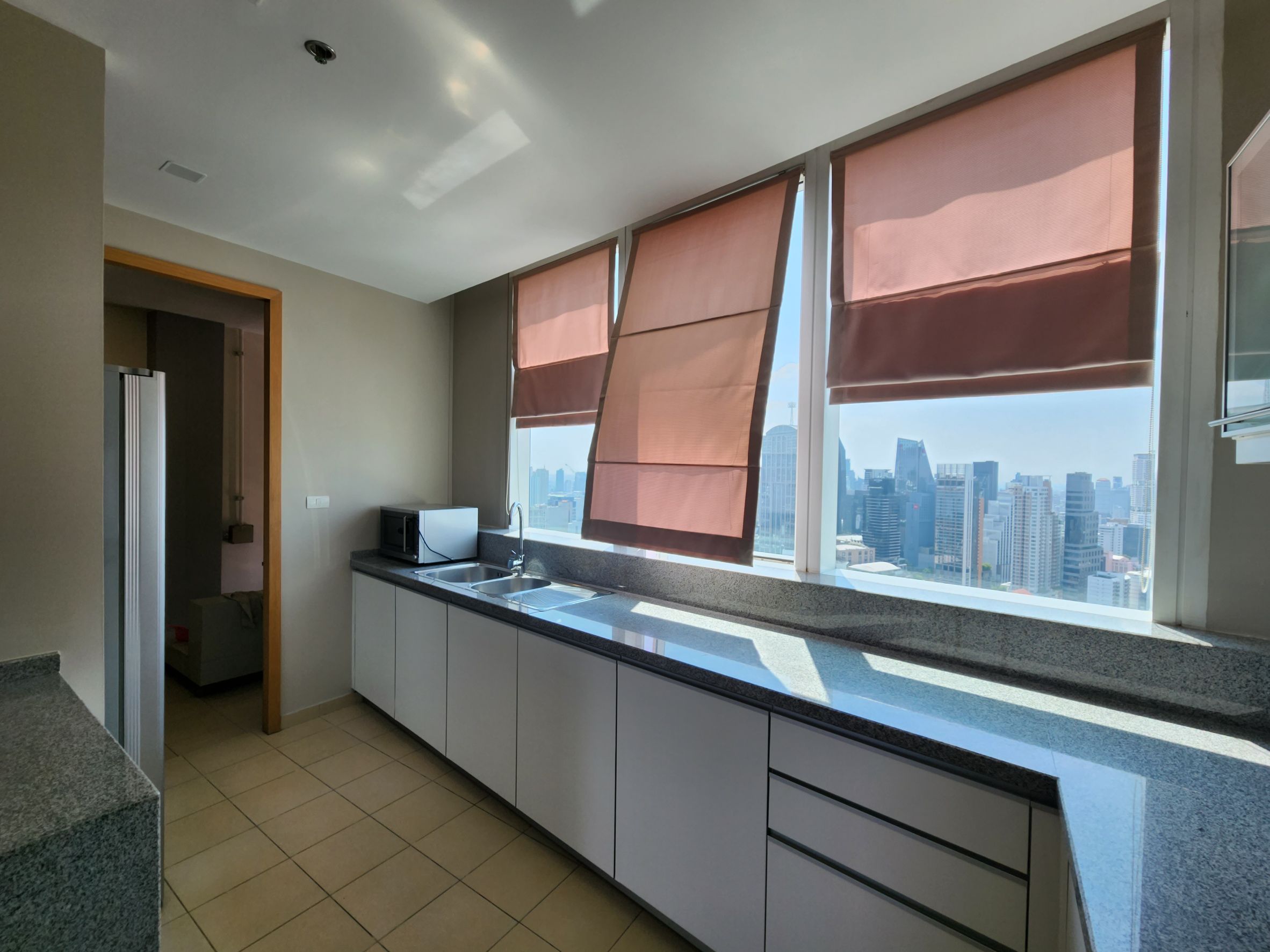 Condominium in Sukhumvit : Millennium Residence 