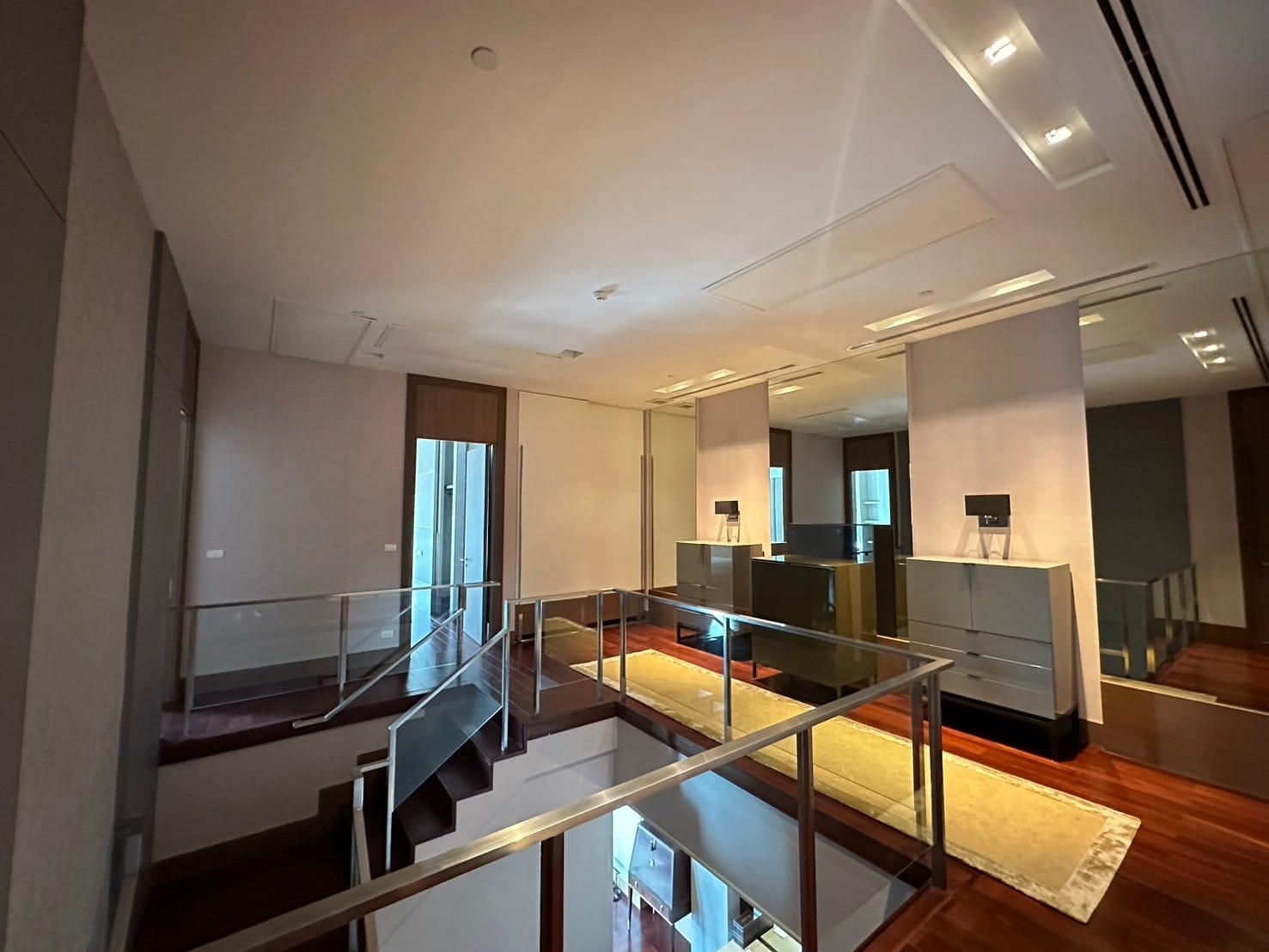 Condominium in Sukhumvit : Le Raffine 39 