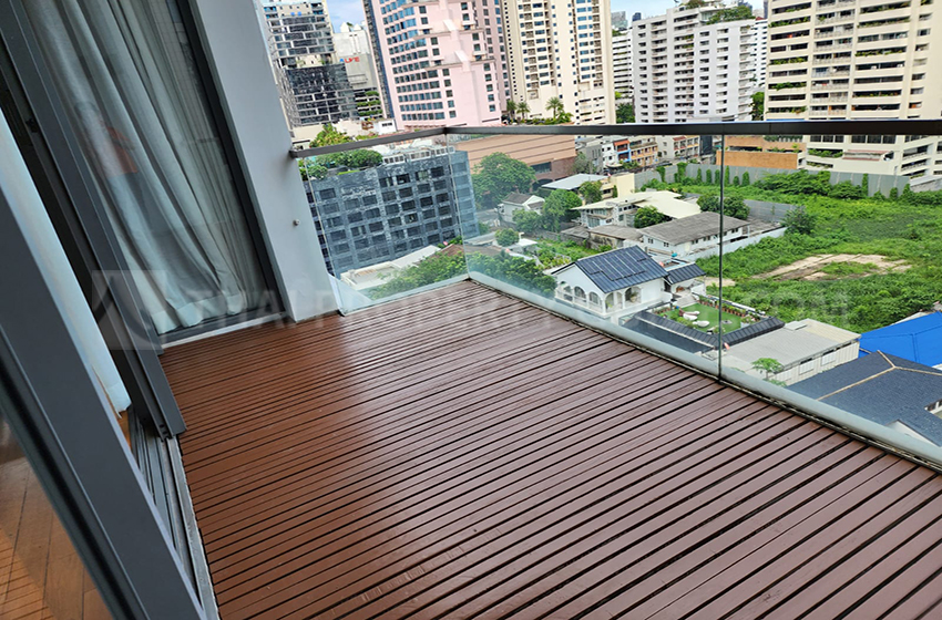 Condominium in Sukhumvit : Domus Condo Suk 16 