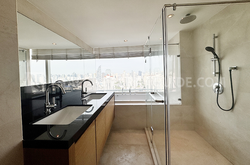 Condominium in Sukhumvit : The Eight Thonglor Residence 