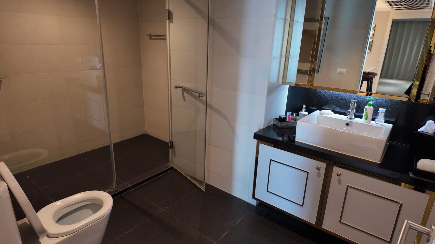 Condominium in Sukhumvit : The Eight Thonglor Residence 