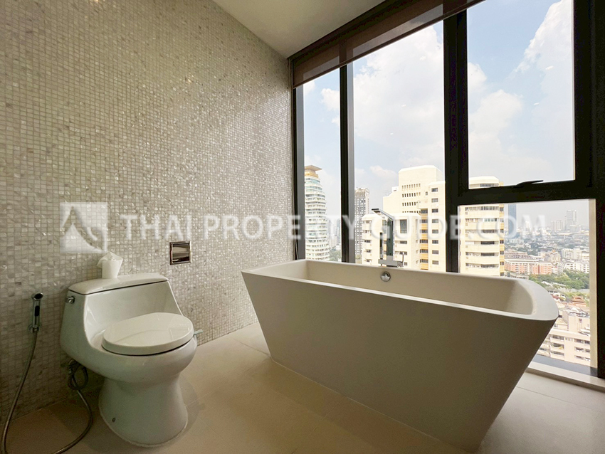 Condominium in Sukhumvit : Vittorio Condominium at Sukhumvit 39 