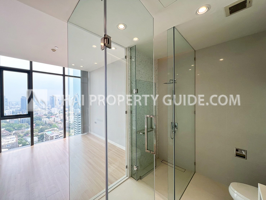 Condominium in Sukhumvit : Vittorio Condominium at Sukhumvit 39 