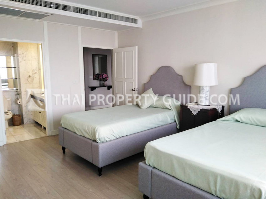Condominium in Near United Nations 