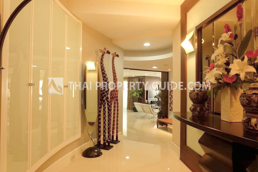 Condominium in Near United Nations 
