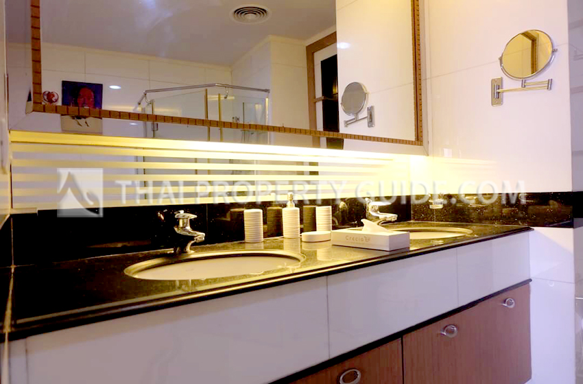 Condominium in Near United Nations 