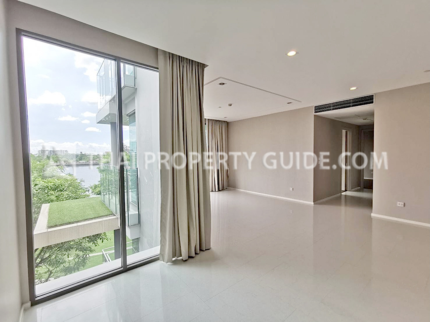 Condominium in Near United Nations