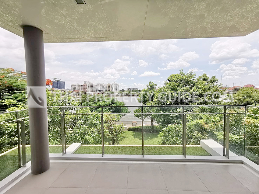 Condominium in Near United Nations 