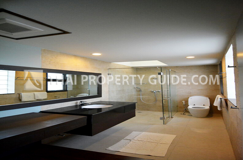 House in Chaengwattana (near Nichada Thani) 