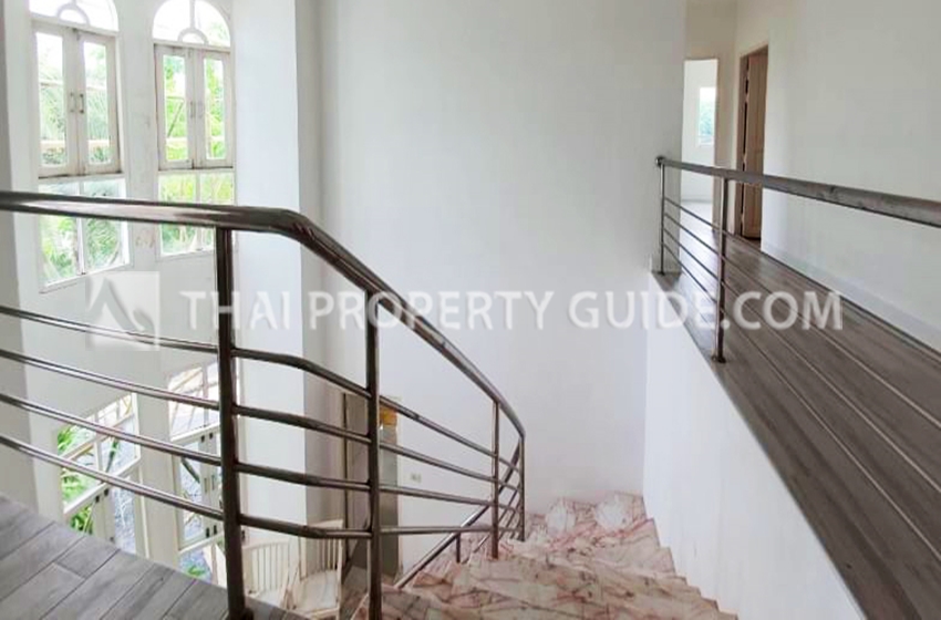 House in Bangnatrad 