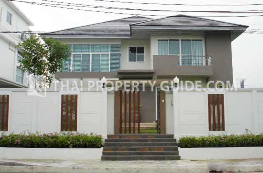 House for rent in Bangnatrad (near Bangkok Patana School)