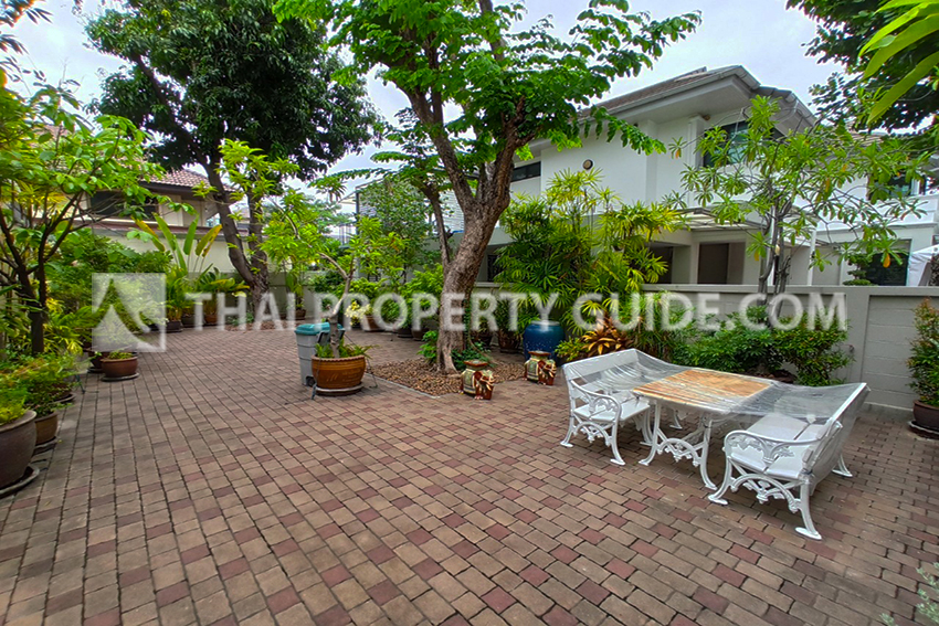 House in Phaholyothin 