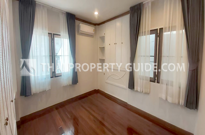 House in Ploenchit 