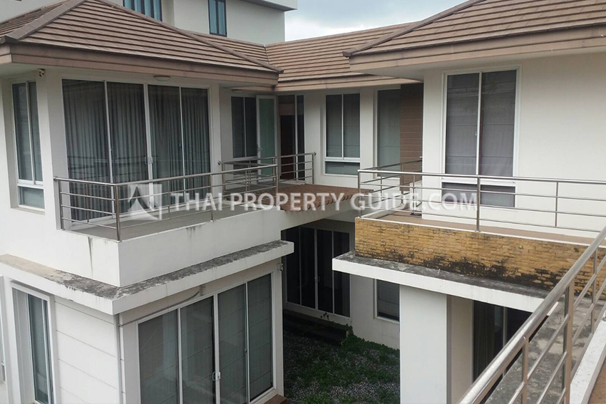 House in Srinakarin 