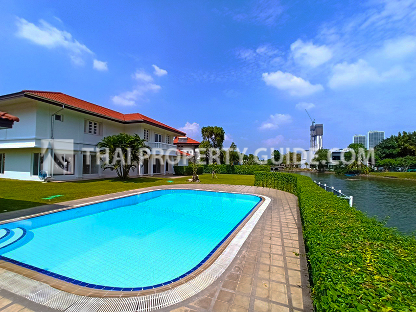 House with Private Pool for rent in Bangnatrad