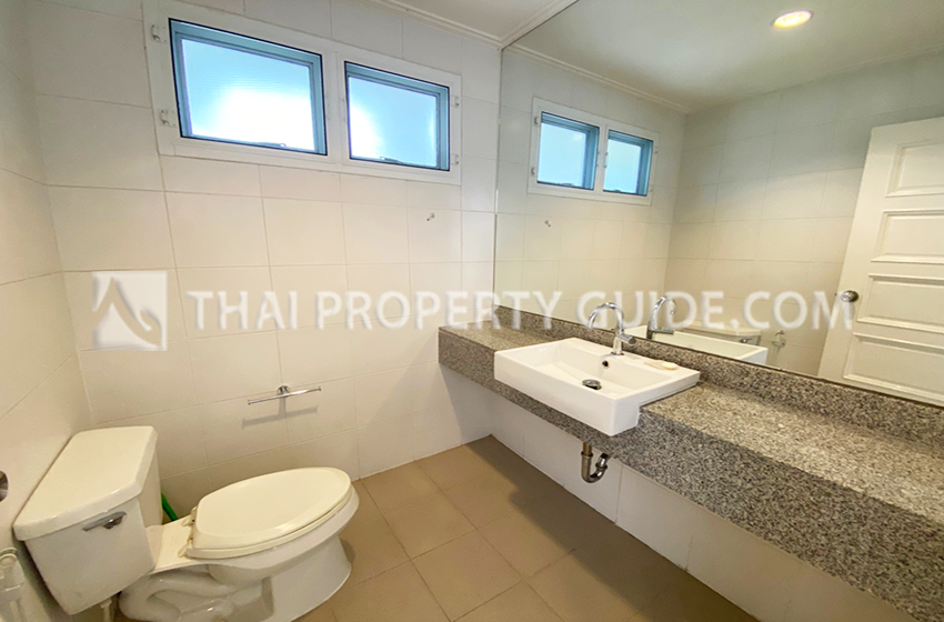 House with Private Pool in Bangnatrad 