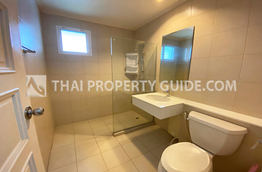 House with Private Pool in Bangnatrad 