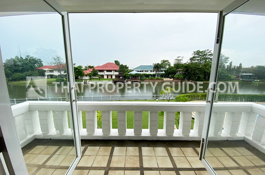 House with Private Pool in Bangnatrad 