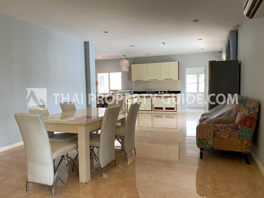 House with Private Pool in Bangnatrad 