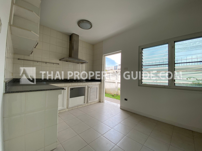 House with Private Pool in Bangnatrad 