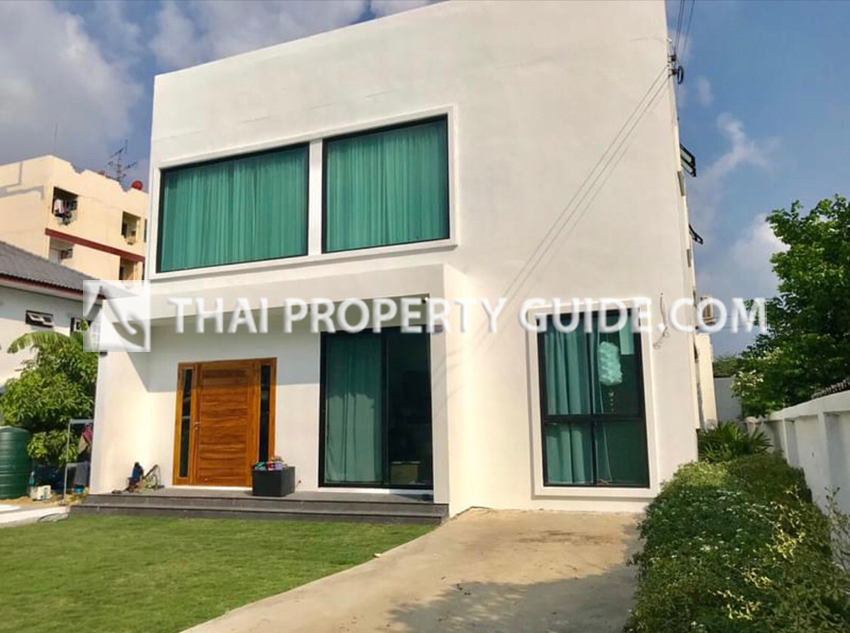 House with Private Pool in Bangnatrad 