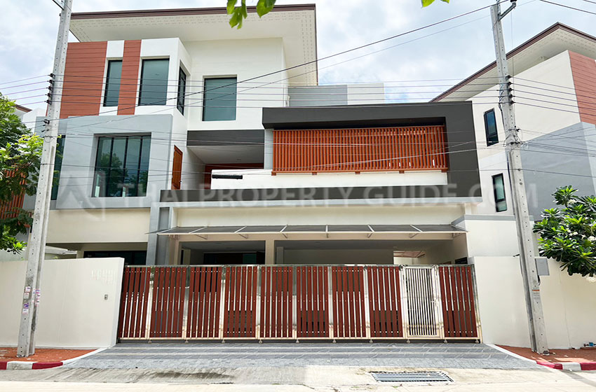 House with Private Pool in Bangnatrad 