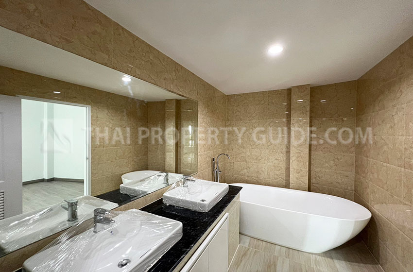 House with Private Pool in Bangnatrad 
